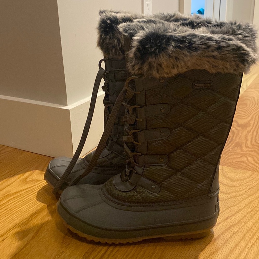 NWOT Gray Bearpaw waterproof boots Size 9